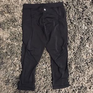 Lululemon black crop pants SZ:4